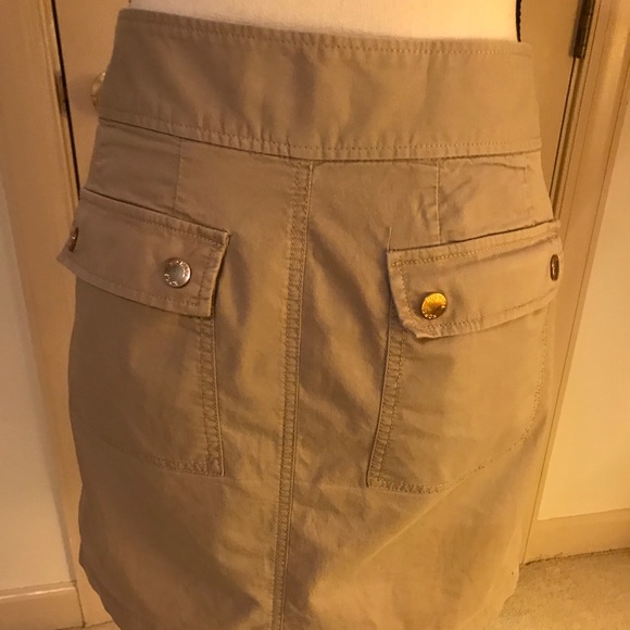 Michael Kors khaki skirt. Size 8 - Picture 4 of 6